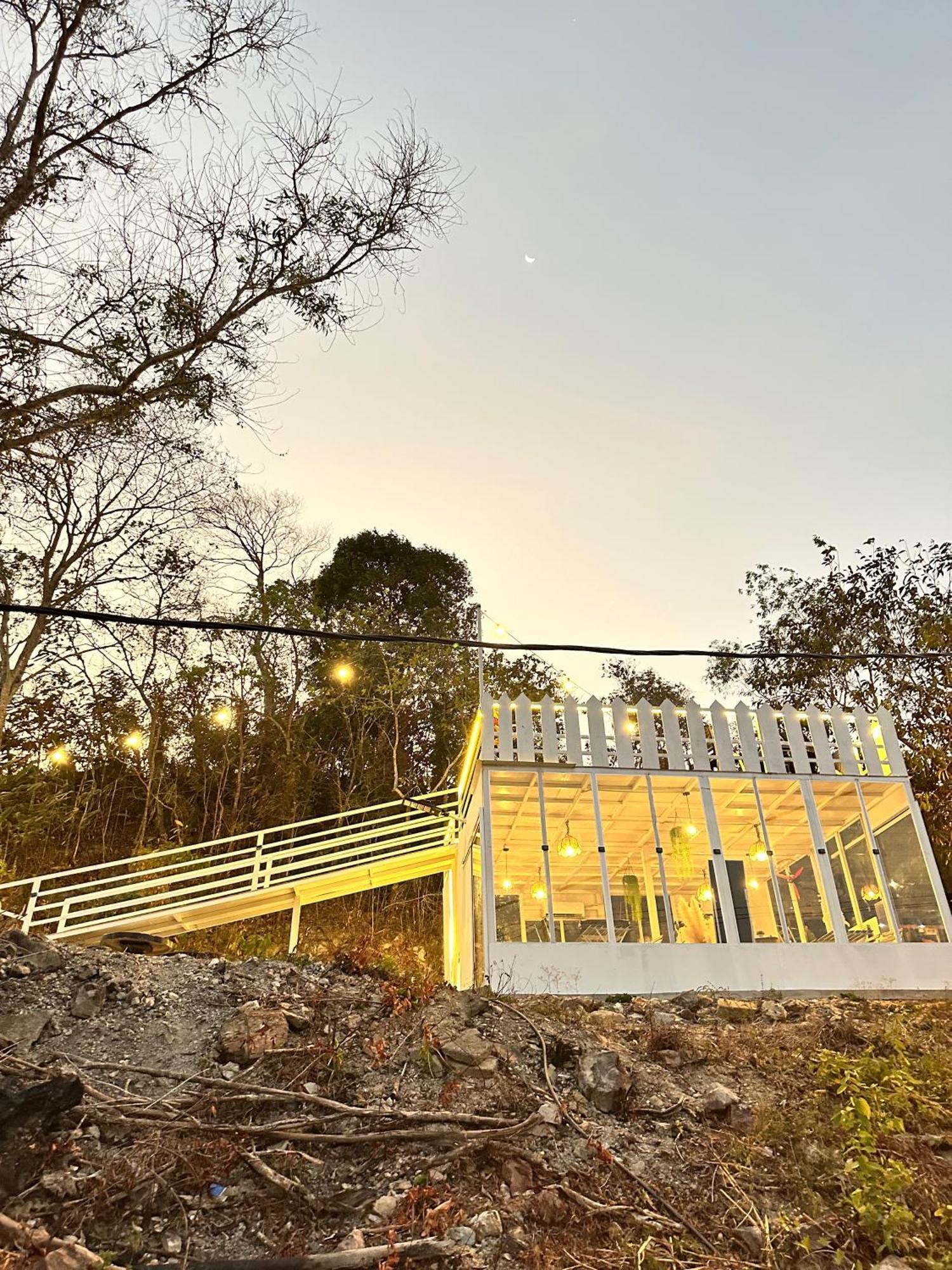 Gunung Medan Glamping & Cafe Hotel Kangar Buitenkant foto